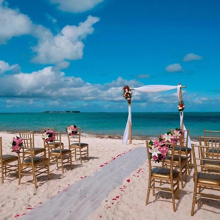 Courtyard By Marriott Nassau Downtown/Junkanoo Beach Hotel Exterior foto