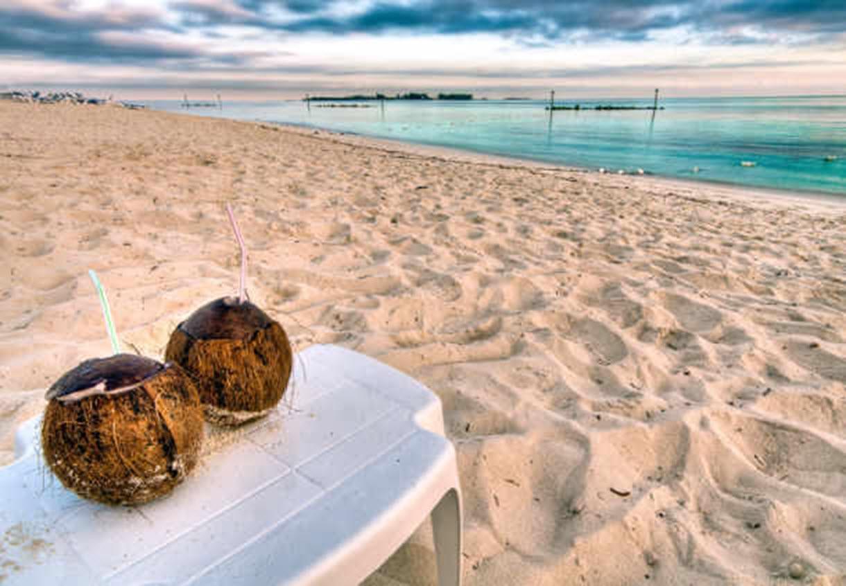 Courtyard By Marriott Nassau Downtown/Junkanoo Beach Hotel Exterior foto